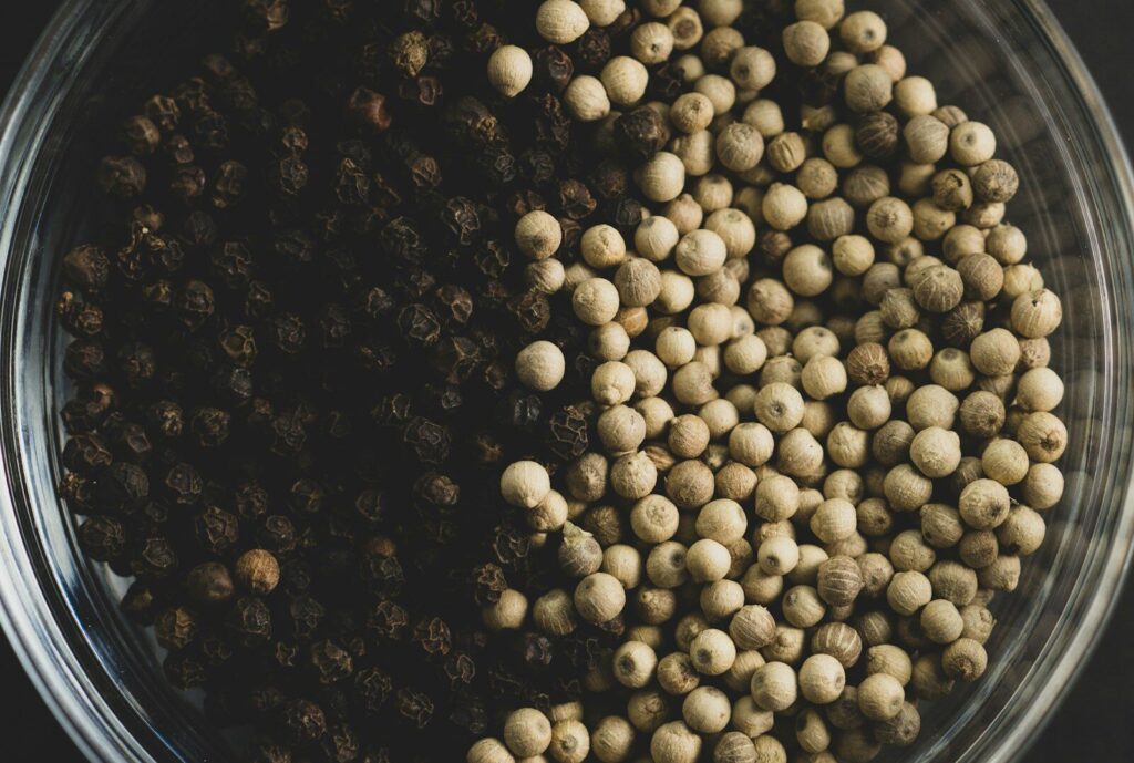White Pepper vs Black Pepper