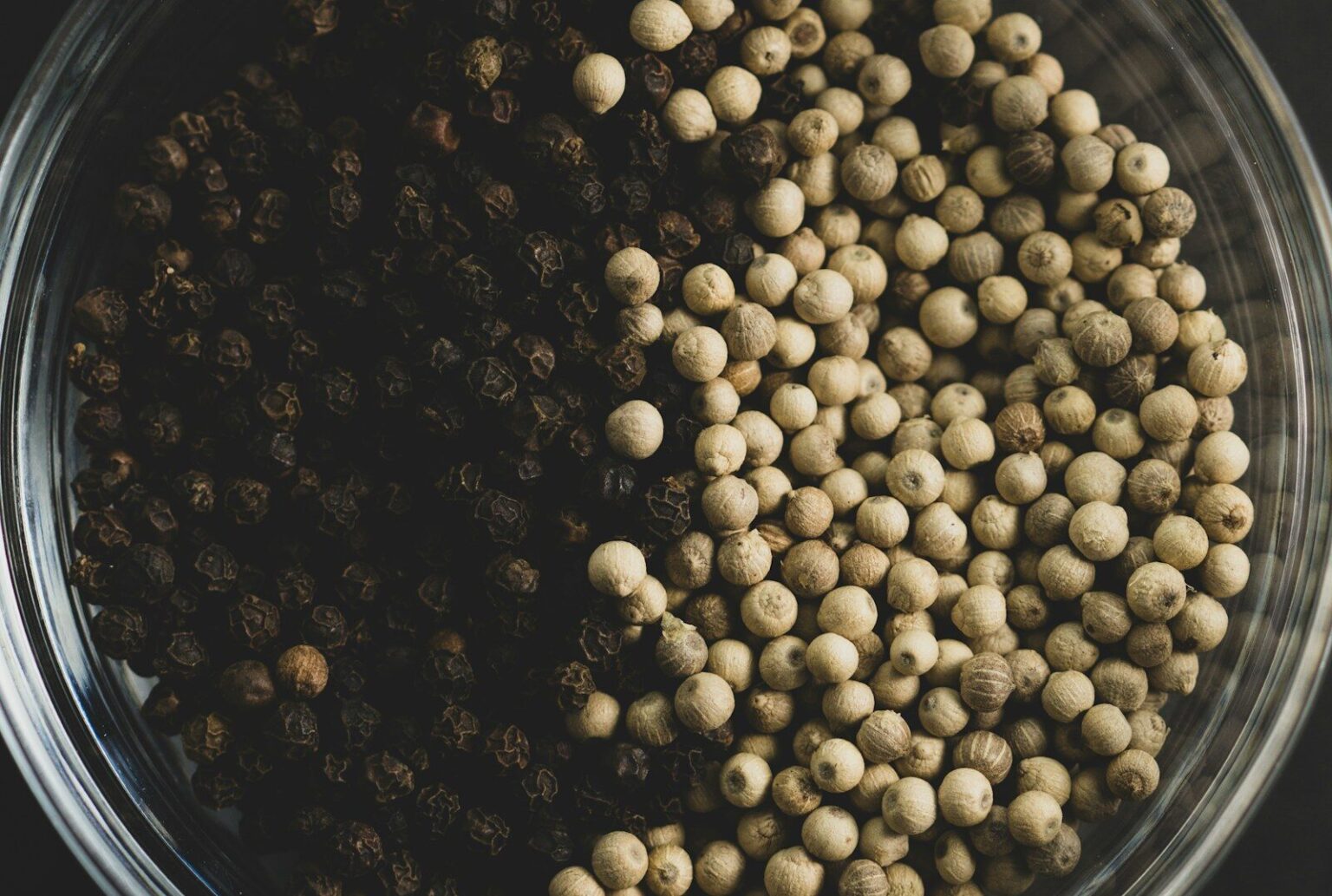 Difference Spices Same Vine, Different Spice: White Pepper vs Black Pepper | Spice to Sauce